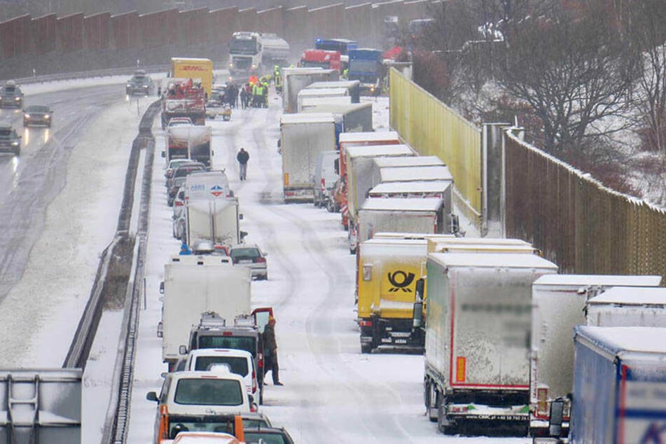 Auf der A72 sorgt eine Vollsperrung für Stau.