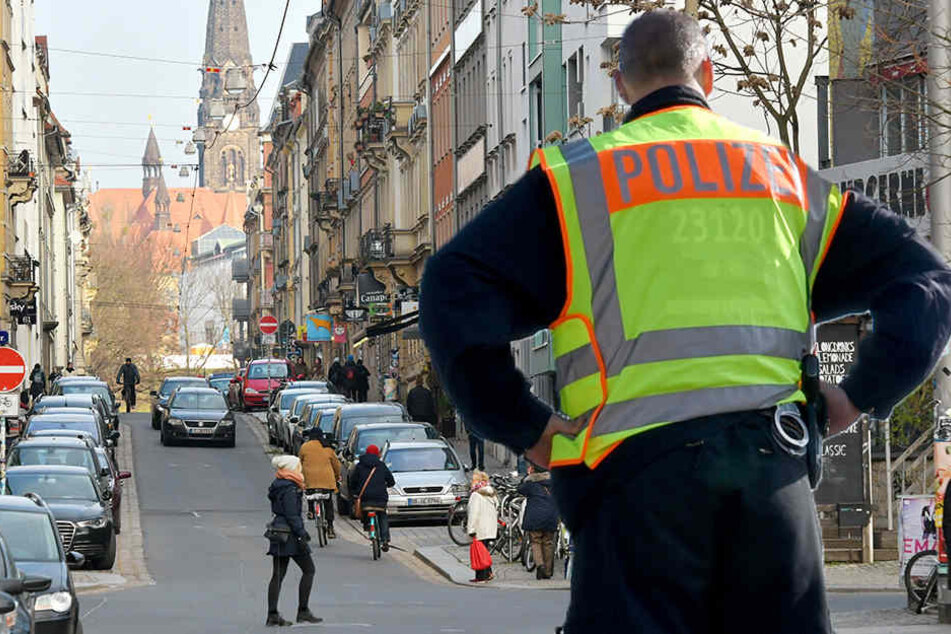 Mehrere Beamte waren am Wochenende in der Neustadt im Einsatz. (Bildmontage)