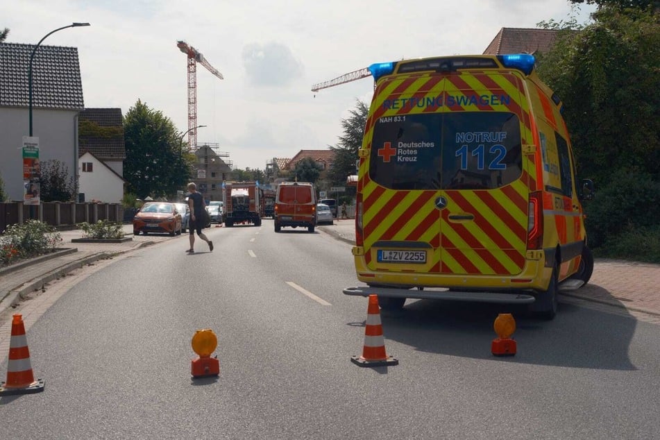 Feuerwehr und Rettungsdienst waren mit mehreren Fahrzeugen vor Ort.