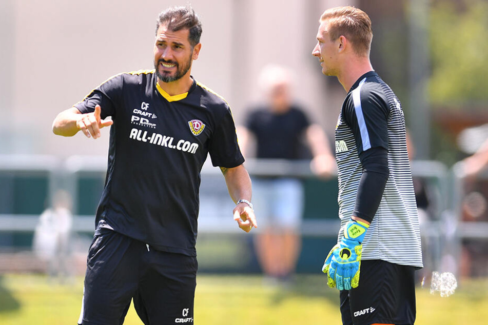 Geld und Kommerz blendet Dynamo-Coach Christian Fiel (l., mit Keeper Kevin Broll) aus, freut sich einfach auf die Partie gegen Paris SG - und würde am liebsten selbst nochmal die Töppen schnüren.