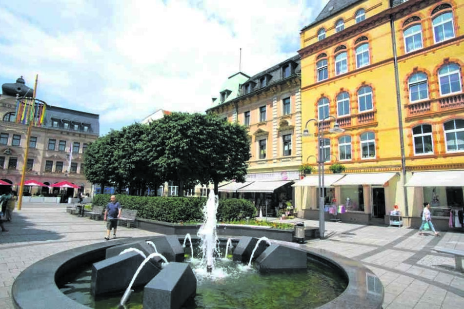 Kein Anschluss im Netz von Telefónica: 21 Tage lang war in Aue wie hier am Marktplatz das O2-Handynetz tot.