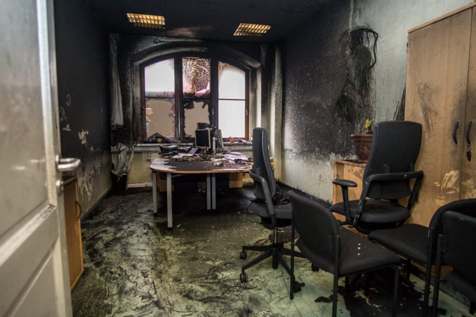Ein ausgebranntes Büro im Haus des Jugendrechts, das zu Silvester 2017/18 angegriffen wurde.