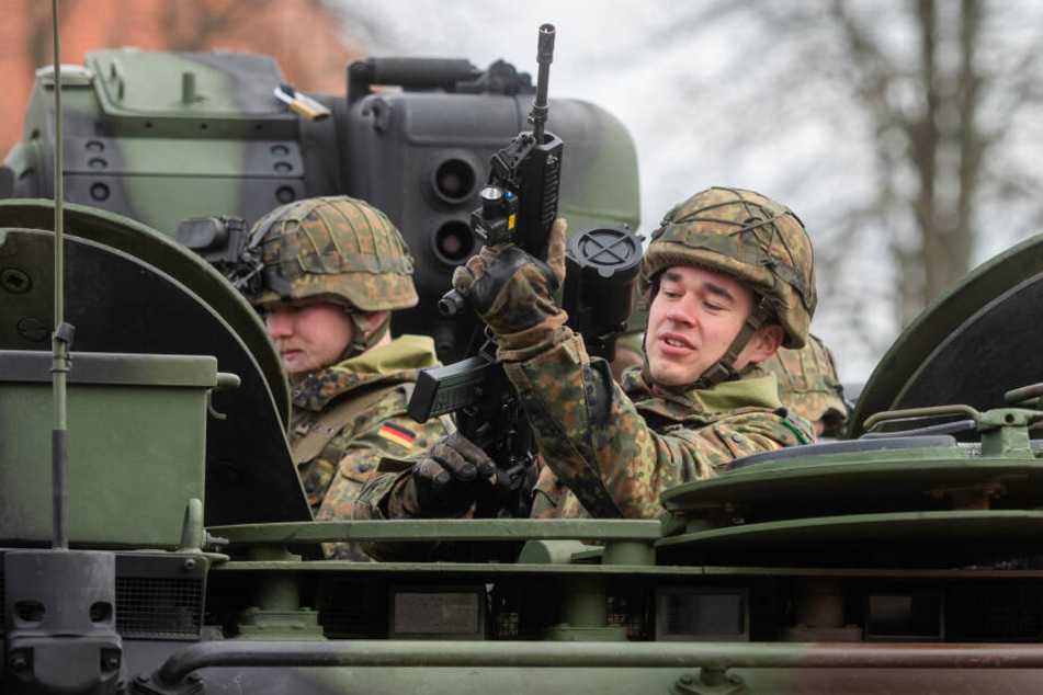 Aufsitzen, durchladen, entsichern! Die "Marienberger Jäger", hier im Schützenpanzer "Marder", sind eine auslandserfahrene Kampftruppe.