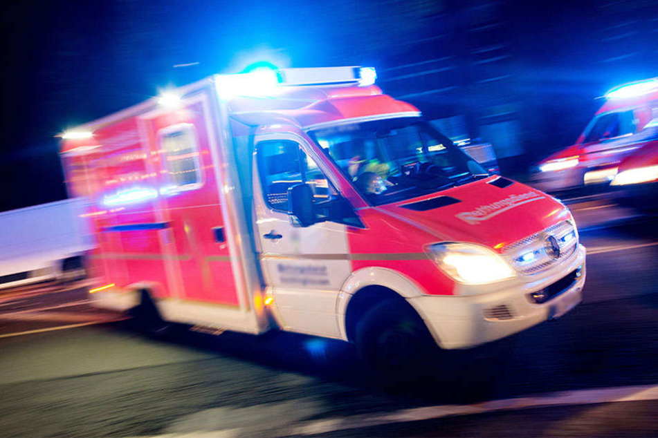 Auch die 45 Rettungskräfte konnten die Frau nicht aus den Flammen retten. (Symbolbild)