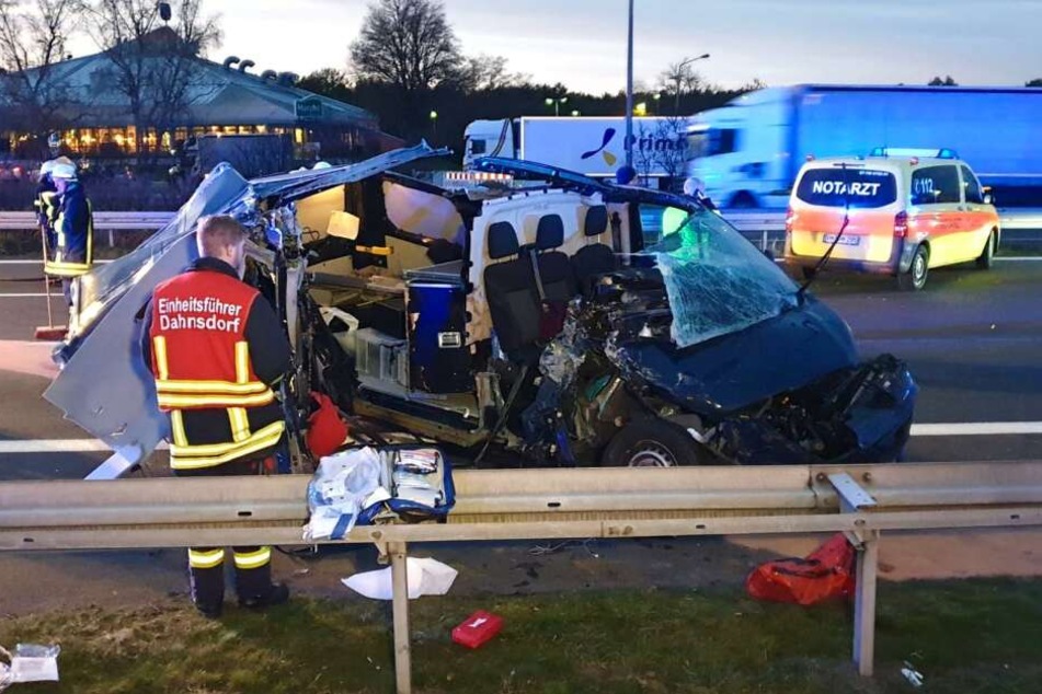 Bei einem Unfall auf der A9 am Mittwochnachmittag wurde eine Frau schwer verletzt.