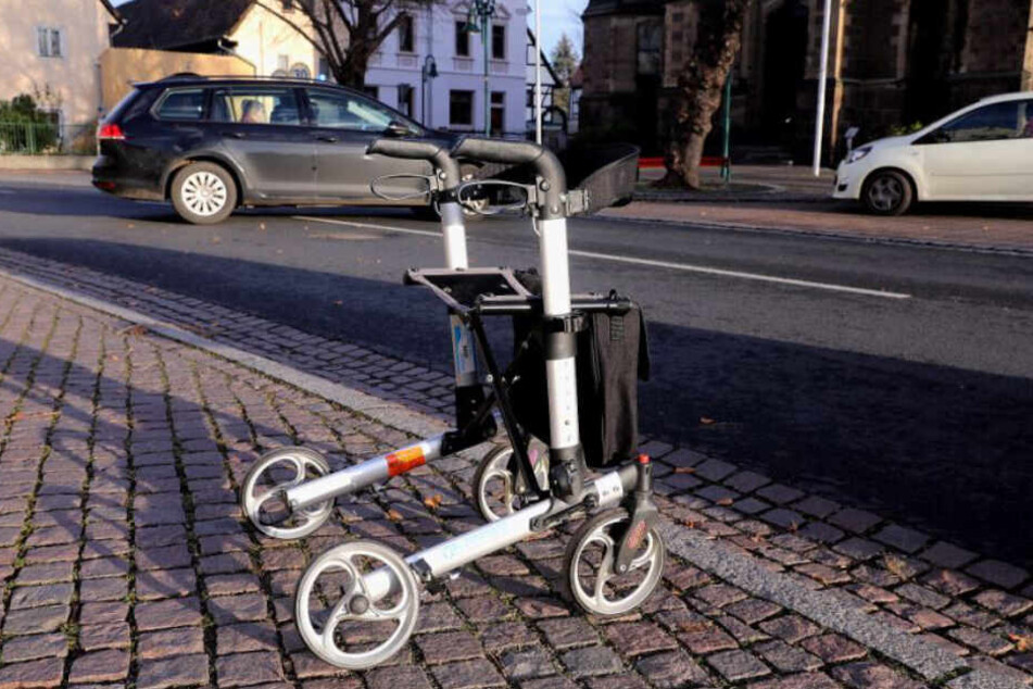 Der Rollator der Frau am Ort des Geschehens.