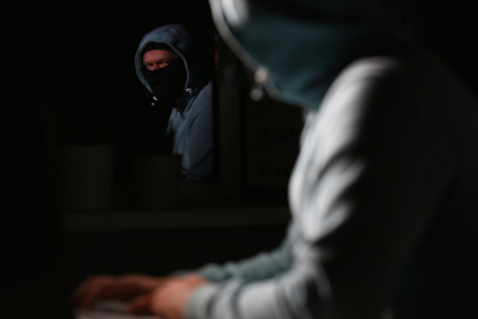 Zwölf Drogendealer sind wegen Cyber-Kriminalität angeklagt. (Symbolbild)