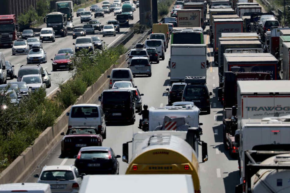 Die A3 bei Köln mit Autos im Stau.