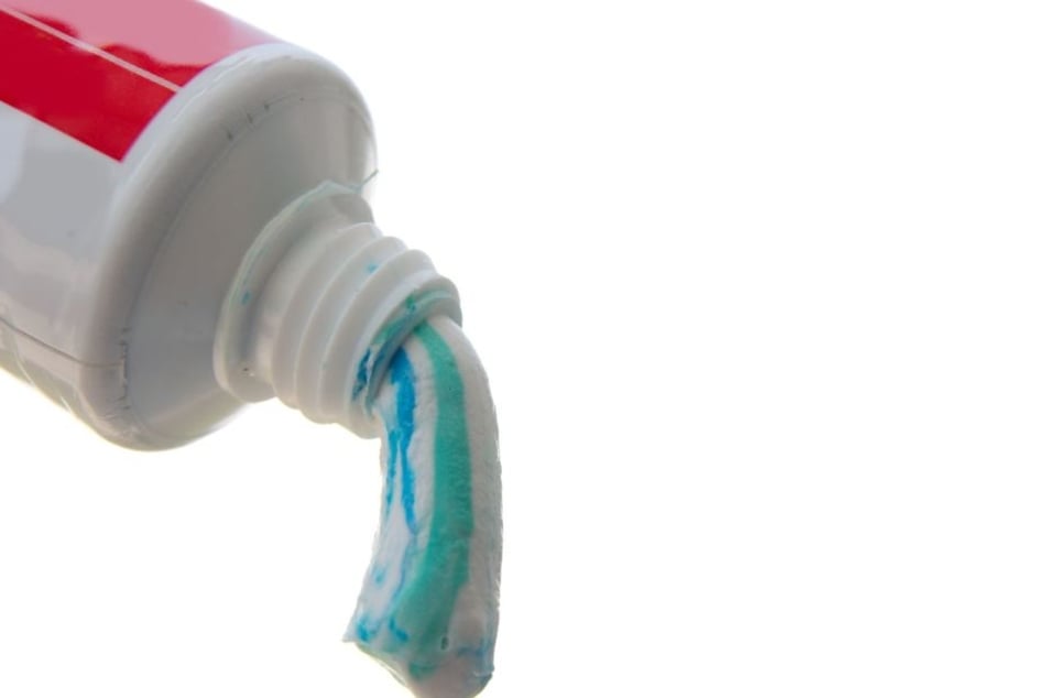 Zahnpasta hilft gegen juckende Mückenstiche.