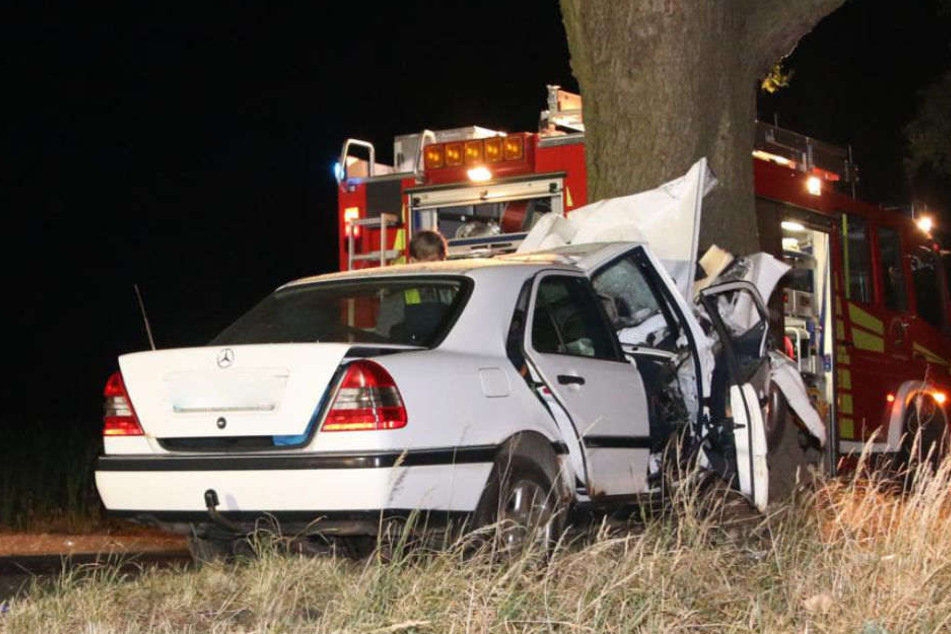 Der Mercedes-Fahrer starb noch am Unfallort.