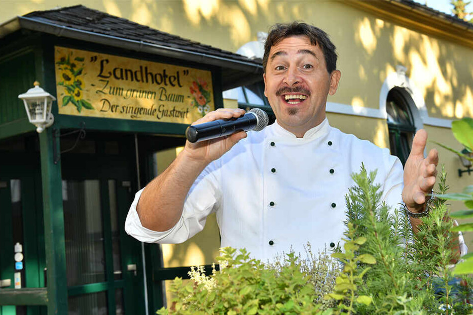Silvio Kuhnert, der "Singende Gastwirt" aus dem Vogtland, feiert am Montag seinen 50. Geburtstag.
