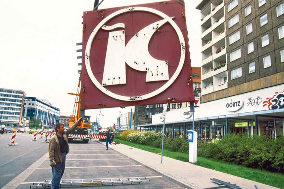 1995 verschwanden die
letzten Insignien einstiger
DDR-Einkaufskultur aus
Chemnitz. Im Herbst kehrt
der Konsum Leipzig zurück.