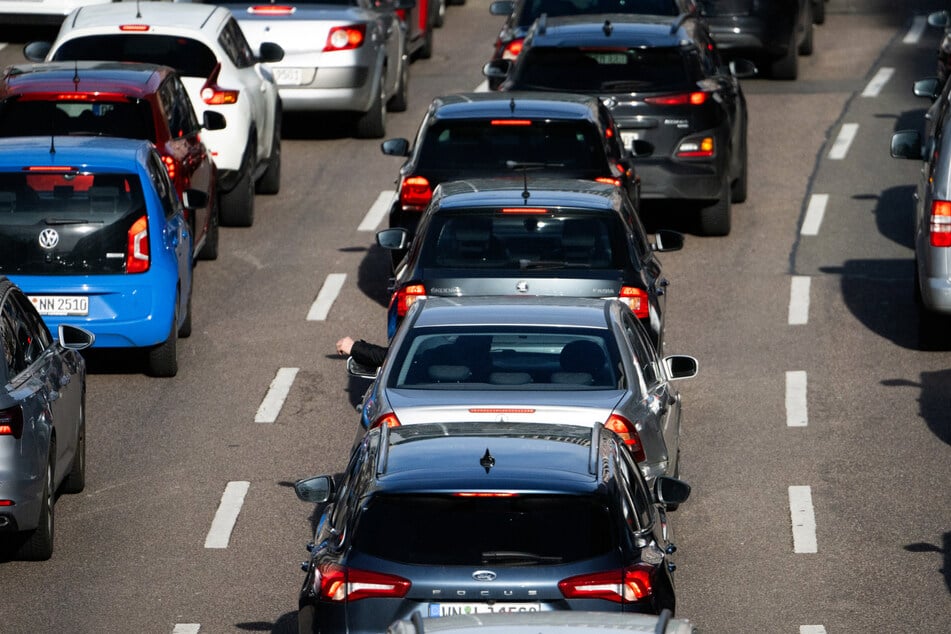 Die A4 wird aktuell zwischen den Anschlussstellen Köln-Merheim und Bergisch Gladbach-Bensberg saniert. In der Folge kann es zu Verkehrsbeeinträchtigungen kommen. (Symbolbild)
