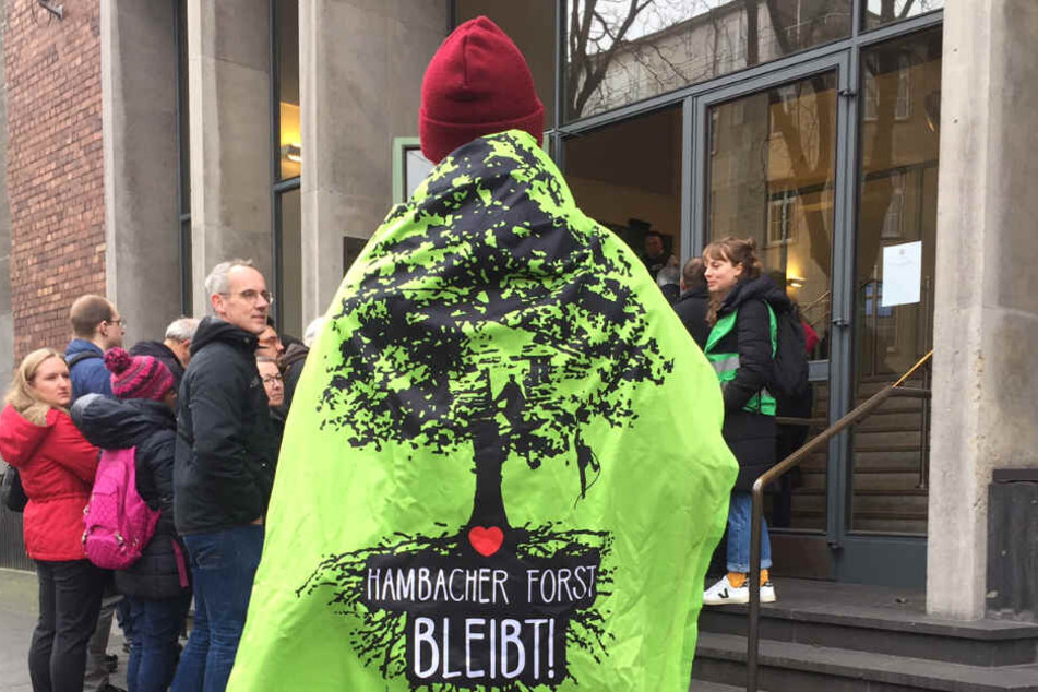 Vor dem Kölner Verwaltungsgericht am Dienstagvormittag streitet der BUND gegen das Land NRW wegen des Hauptbetriebsplans.