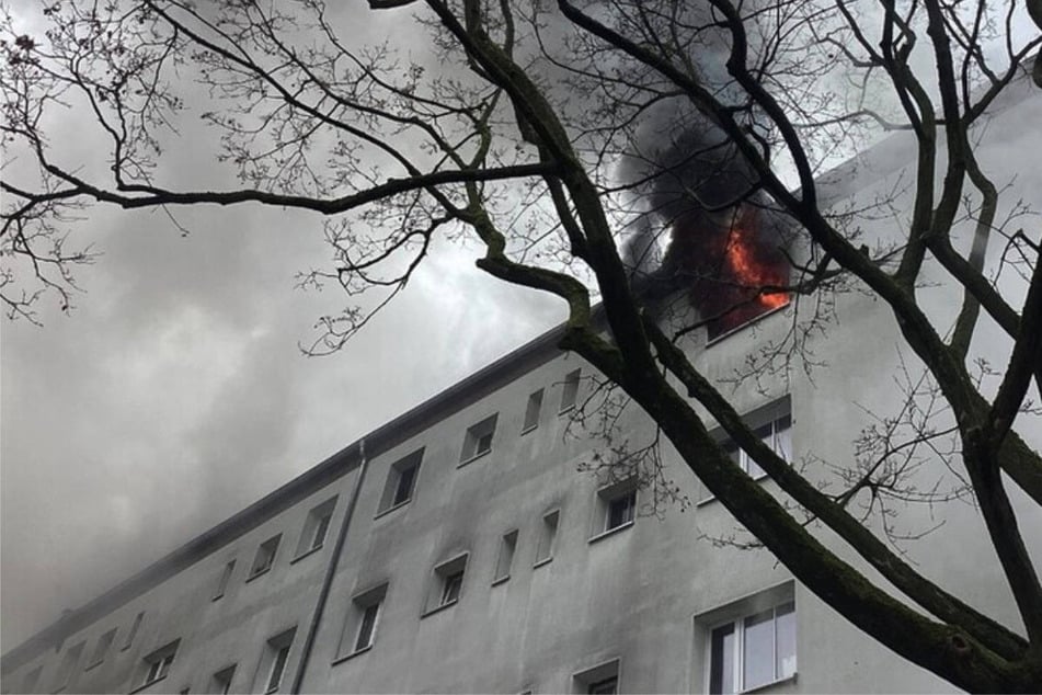 Berlin: Feuer und Rauch im Obergeschoss: Drei Verletzte bei Brand in Tempelhof