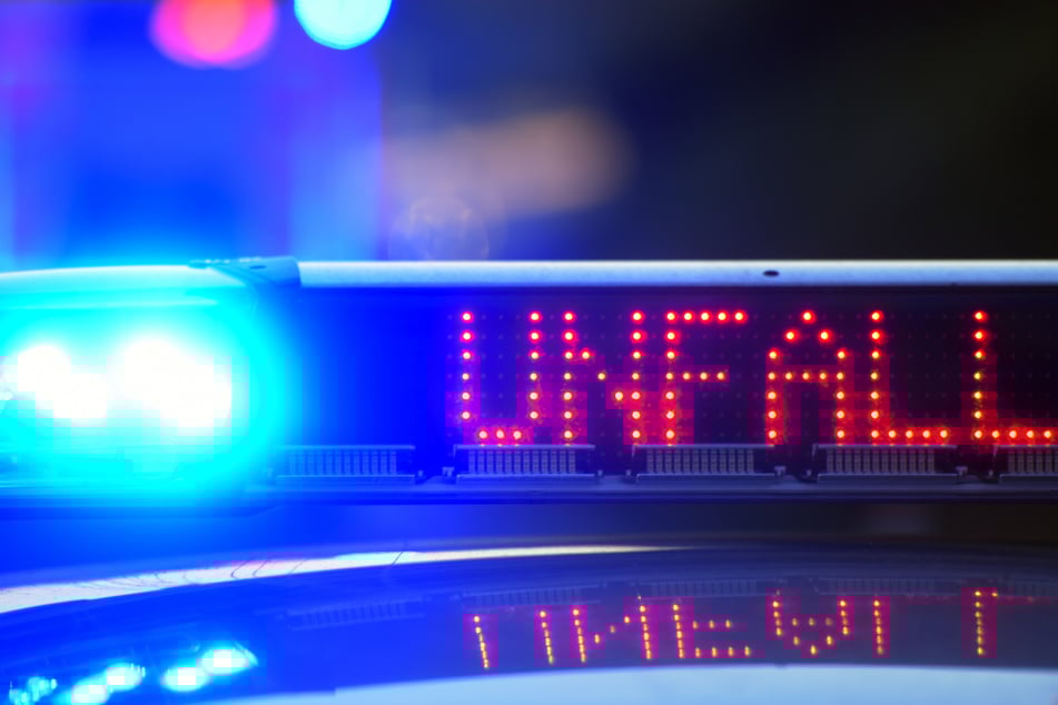 Die Polizei sucht nach Zeugen des Unfalls am Sonntagvormittag. (Symbolbild)