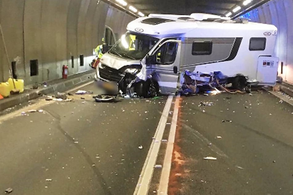 Der Wohnwagen wurde fast vollständig zerstört.