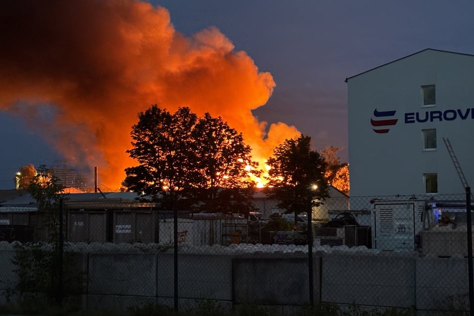 Wie es zu dem Feuer kommen konnte, ist noch nicht klar.