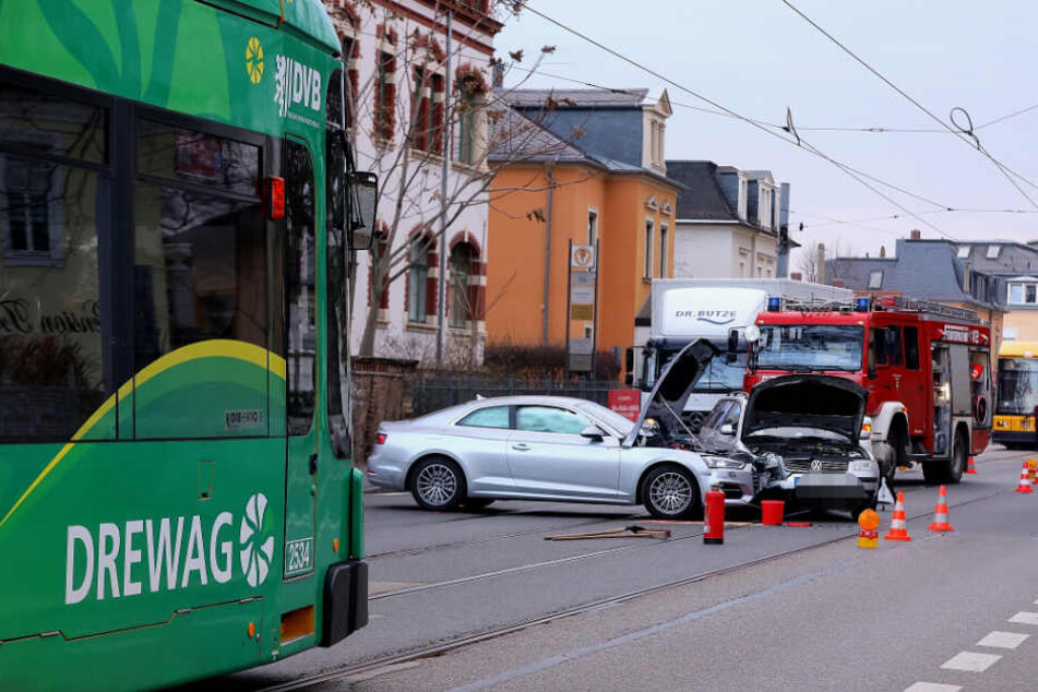 Infolge des Unfalls konnten die Straßenbahnen nicht mehr fahren.