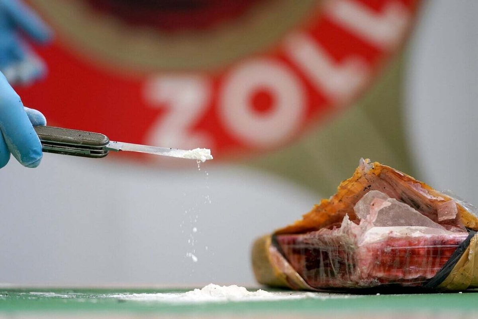 Die Drogen-Kurierin war im Juli dieses Jahres selbst mit kiloweise Kokain am Frankfurter Flughafen abgefangen worden. (Symbolbild)