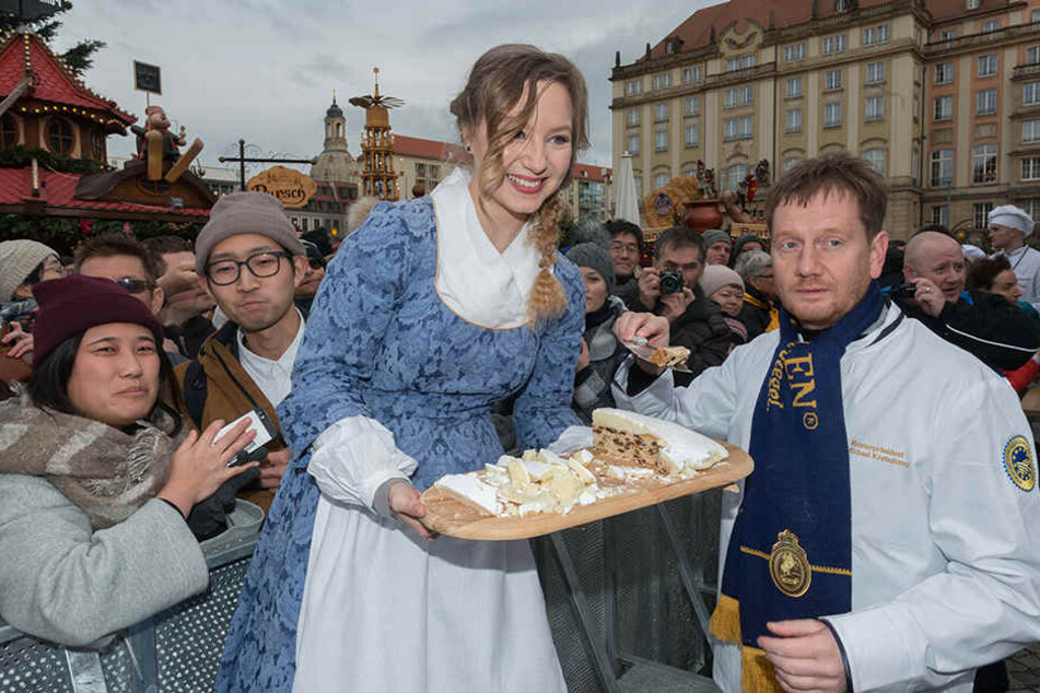 Stollenmädchen Lina Trepte (18) schwingt dieses Jahr das Stollenmesser.