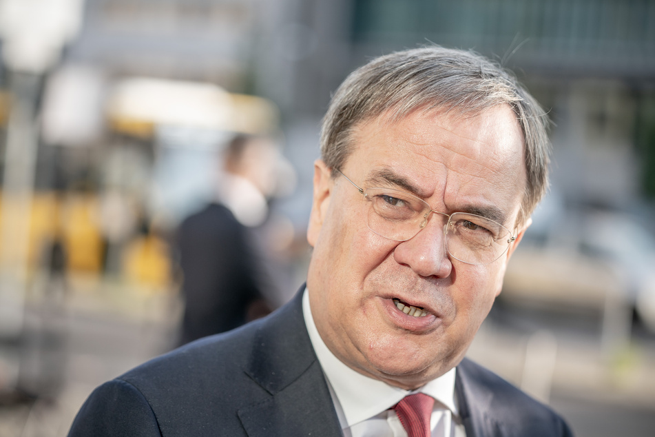 NRW-Ministerpräsident Armin Laschet (59) ist für eine neue Risikobewertung der Corona-Pandemie.