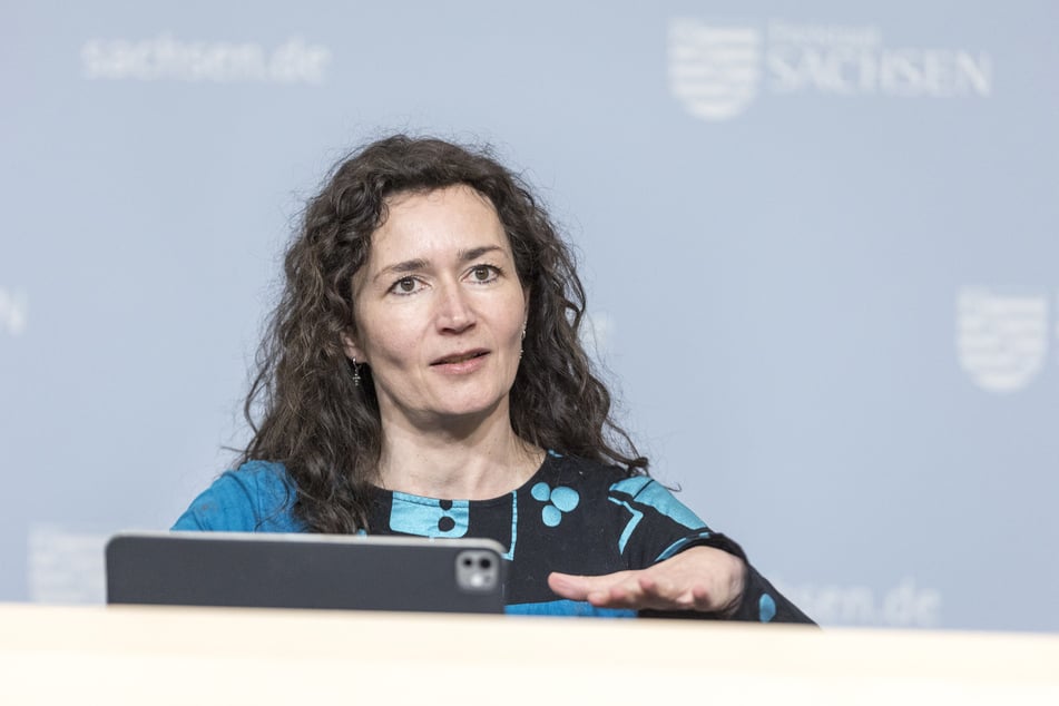 Sachsens Justizministerin Constanze Geiert (48, CDU) warnt vor einem Stillstand in der Justiz, wenn Schöffen nicht rechtzeitig gewählt werden können.