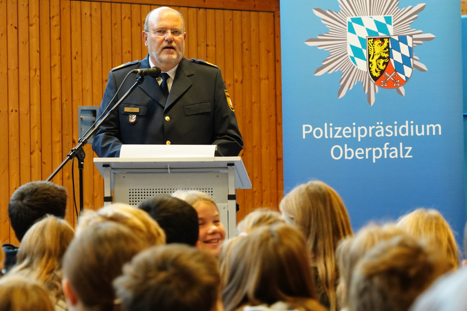 Polizeipräsident Norbert Zink (61) hat sich an die Kinder gerichtet.