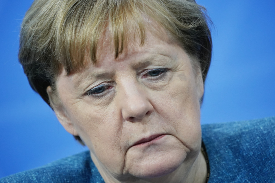 "Es ist ernst. Nehmen Sie es auch ernst. Seit der Deutschen Einheit, nein, seit dem Zweiten Weltkrieg gab es keine derartige Herausforderung an unser Land mehr", sagte Ex-Kanzlerin Angela Merkel (67, CDU).