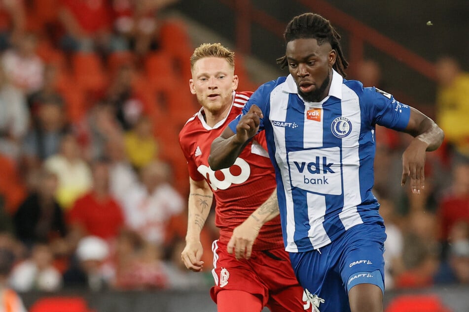 Jordan Torunarigha (27, r) verstärkt in der neuen Saison die Abwehr des Hamburger SV.