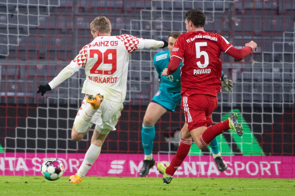 Knallhart, platziert und einfach sehenswert: Jonathan Burkardt (l.) erzielte die Führung für den 1. FSV Mainz 05 im Spiel gegen den FC Bayern München.