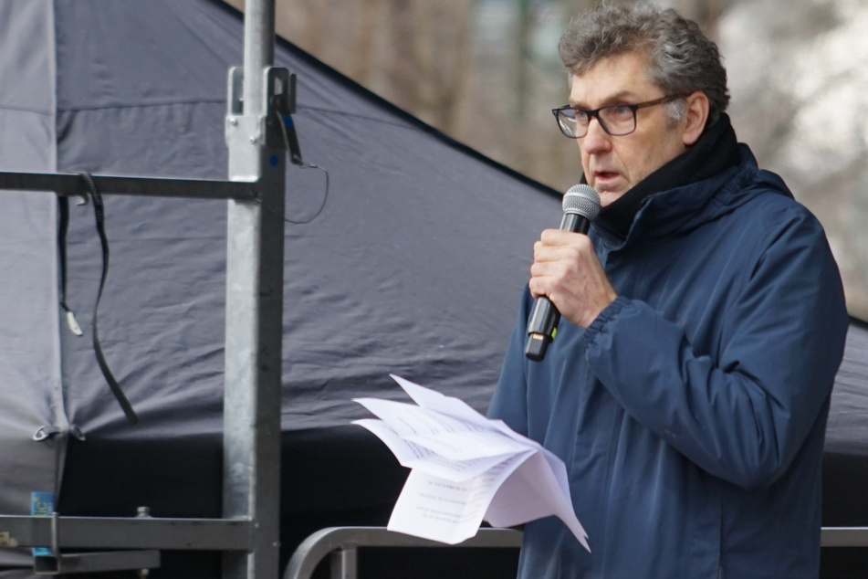 Oliver von Wrochem, Leiter der KZ-Gedenkstätte Neuengamme, hielt am Sonntag seine allererste Rede auf einer Demo.