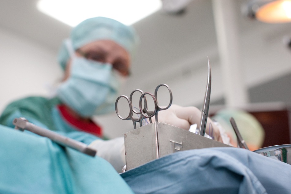 Die Arzthaftungskammer verurteilte die Klinik letztlich nicht wegen möglicher Behandlungsfehler, sondern weil der Kläger nicht ordnungsgemäß aufgeklärt wurde. (Symbolfoto)