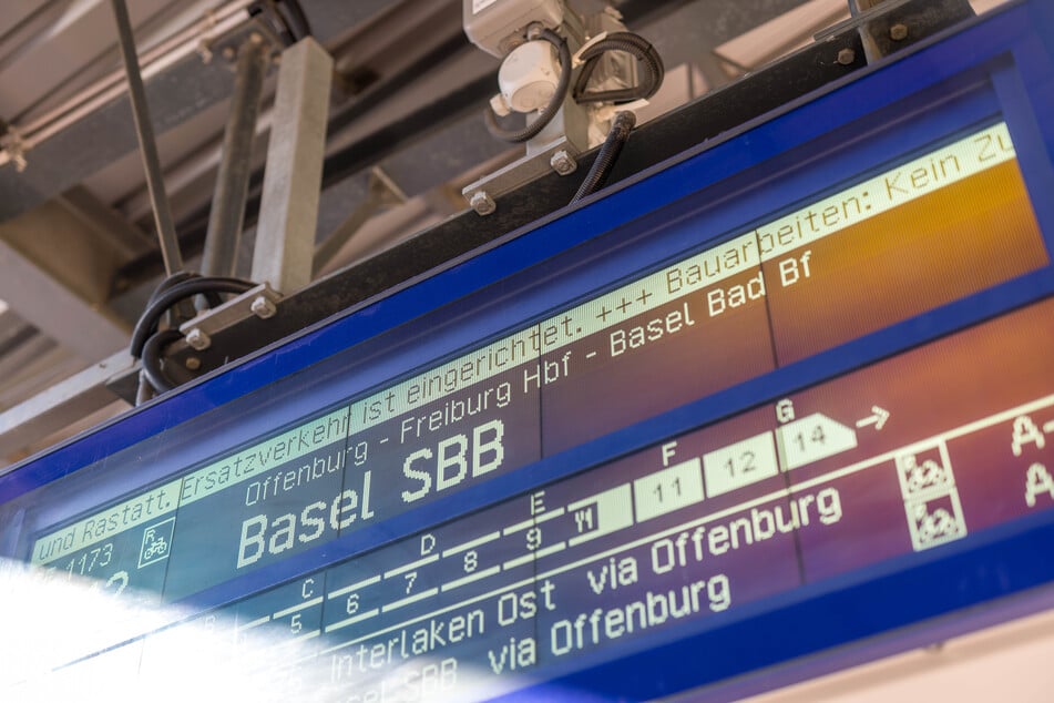 Im Bahnhof Baden-Baden sorgte ein 25-Jähriger für einen echten Schreckmoment. (Symbolbild)