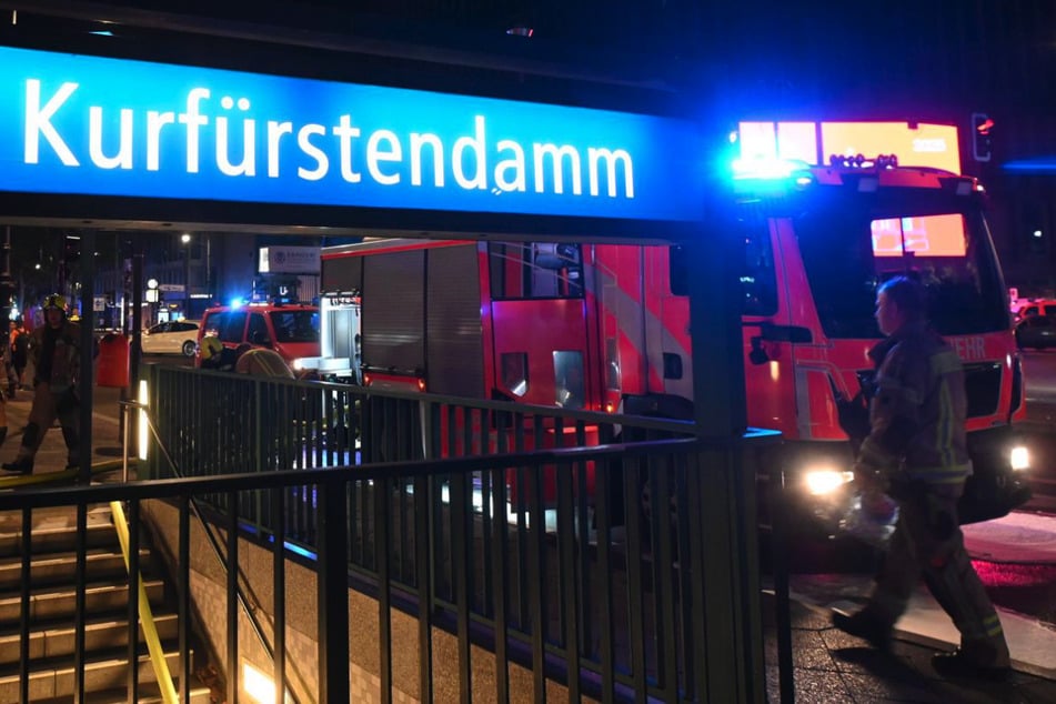 Berlin: Feuer im U-Bahnhof: Kein Halt am Ku'damm