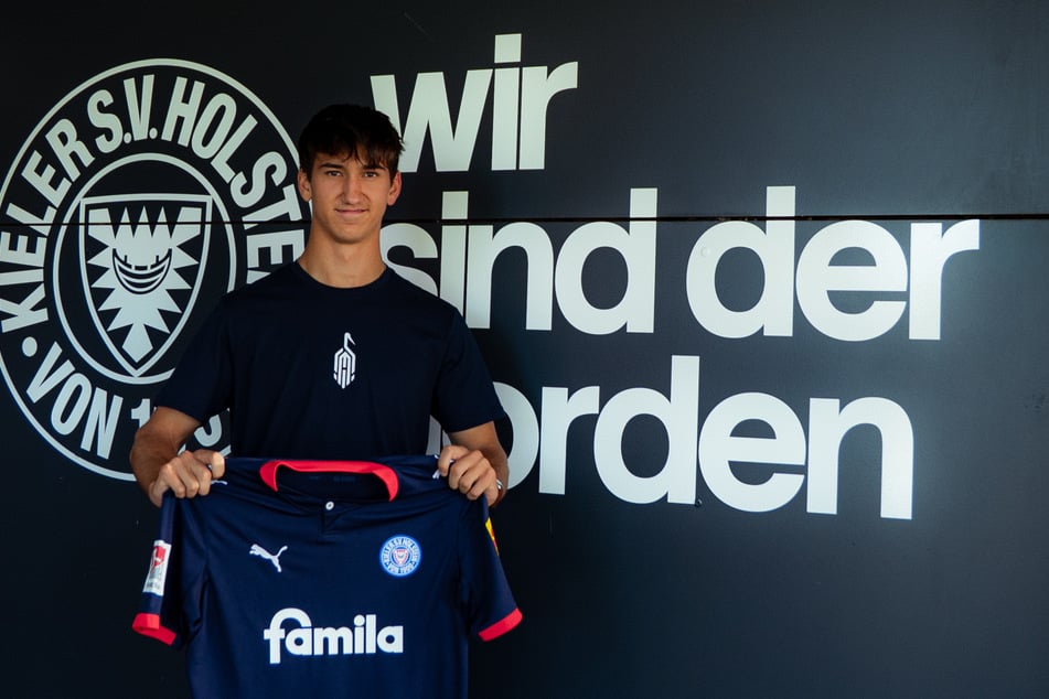 Eryk Grzywacz (20) hat bei Holstein Kiel unterschrieben.