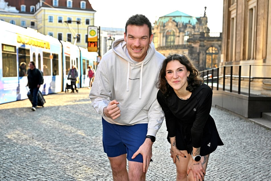Celine (29) und Marcel (31) wollen alle Bahnstrecken ablaufen.