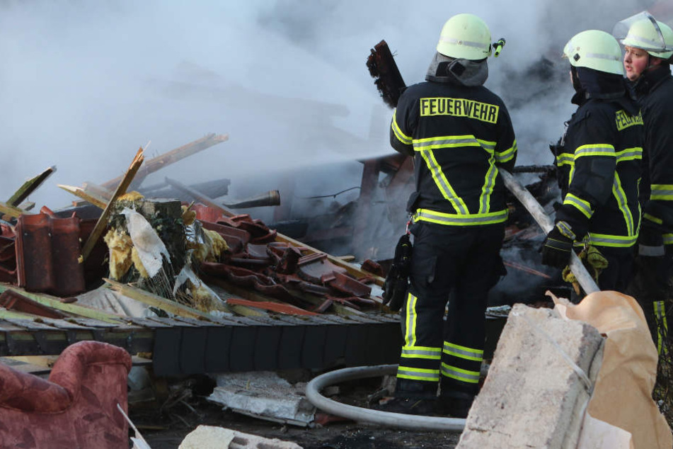 Die Feuerwehr war in Wallersdorf mit einem großen Aufgebot vor Ort. (Symbolbild)