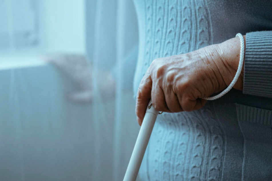 Die Blindheit der 81-Jährigen wurde schamlos ausgenutzt. (Symbolbild)