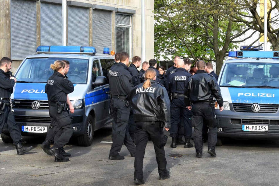 Die Polizei geht nun in Niedersachsen mit neuen Konzepten gegen kriminelle Familien-Clans vor (Symbolbild).