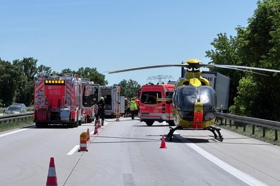 Der Lkw-Fahrer verletzte sich schwer.