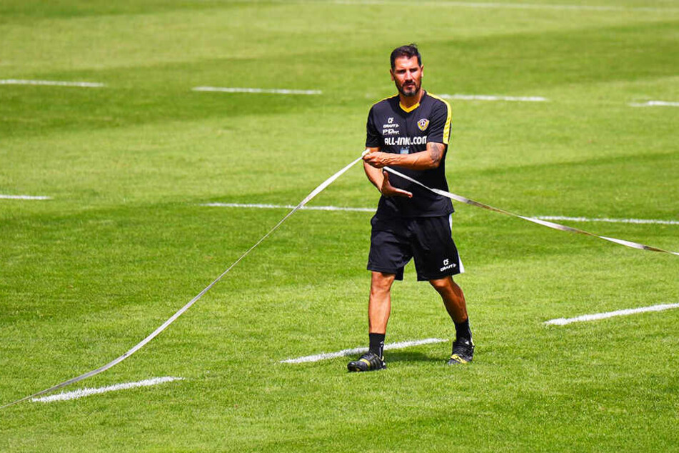 Dynamo-Coach Cristian Fiel mit millimetergenauer Arbeit.