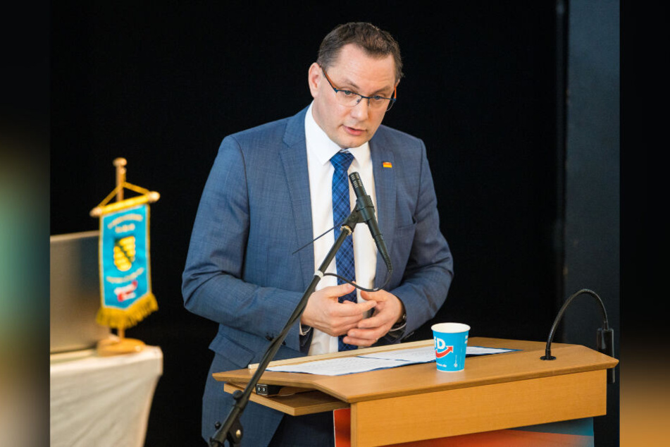 Bundes-Chef Tino Chrupalla (44) sprach beim AfD-Parteitag in Weinböhla.