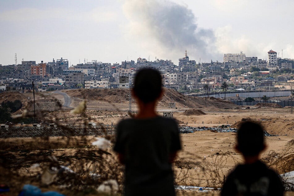 Israel forces hundreds of thousands of Palestinians to flee as Rafah assault intensifies