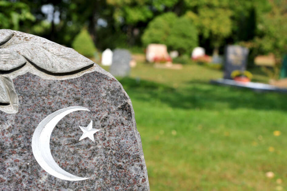 In anderen Bundesländern können Muslime bereits ohne Sarg bestattet werden. (Archivbild)