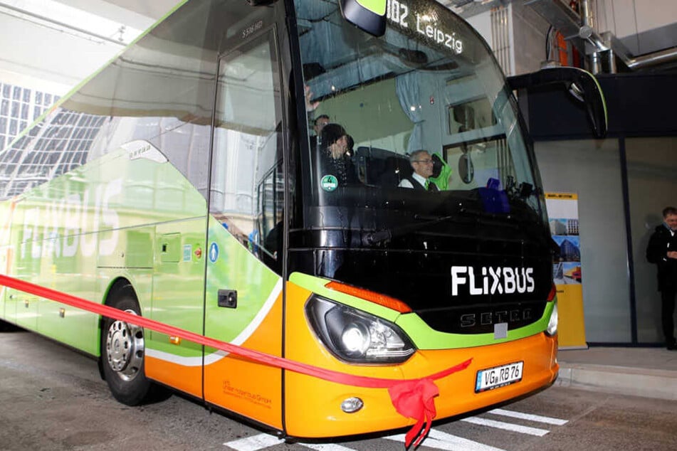 Am Donnerstagmittag fuhr symbolisch der erste Bus vom neuen Termin ab.