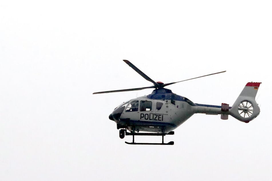 Der Polizeihubschrauber war in der Nacht und auch am Sonntagmorgen über den Leipziger Süden gekreist.