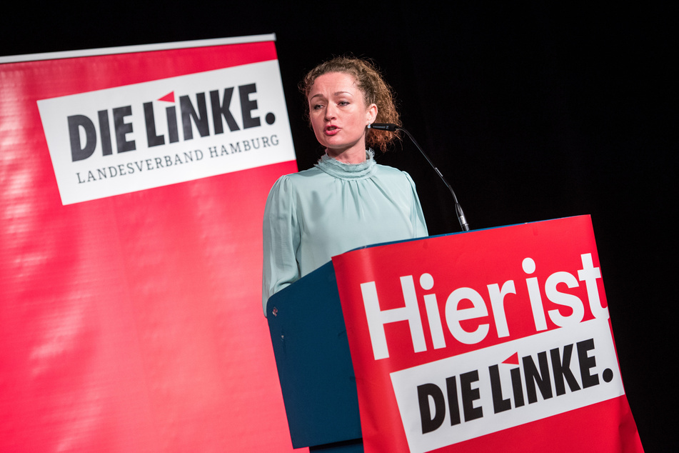 Zaklin Nastic (41, Die Linke) spricht während einer Landesvertreterversammlung der Hamburger Linken zu ihrer Bewerbung um Platz 1 für die Landesliste zur Bundestagswahl 2021.