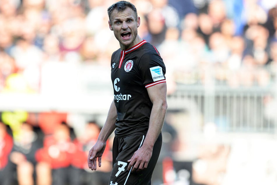 "Kampfsau" Bernd Nehrig wechselte in der Winterpause vom FC St. Pauli zu Eintracht Braunschweig und war dank seiner Zweikampfstärke und seinen Führungsqualitäten mit für den Klassenerhalt der Löwen verantwortlich.