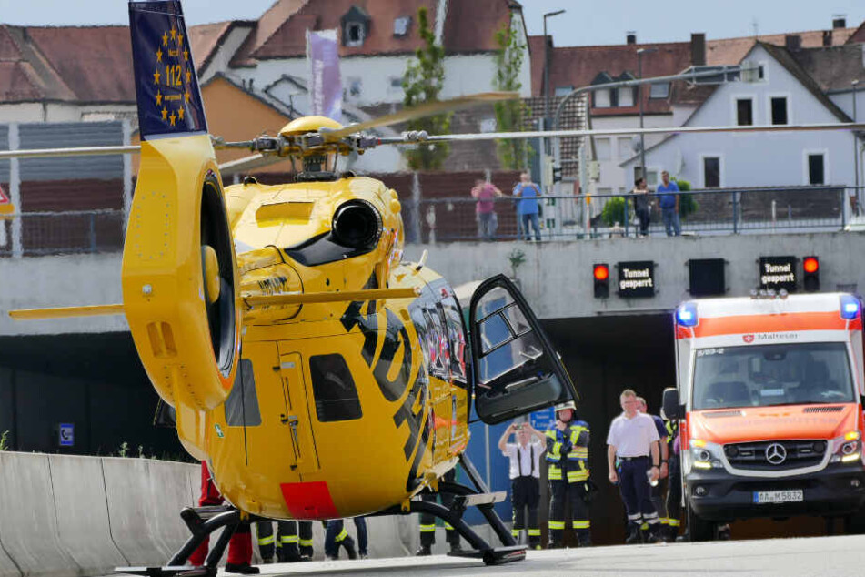 Ein Hubschrauber im Einsatz am Einhrontunnel bei Schwäbisch Gmünd.